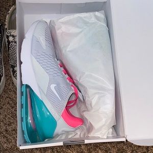 Nike air 270s